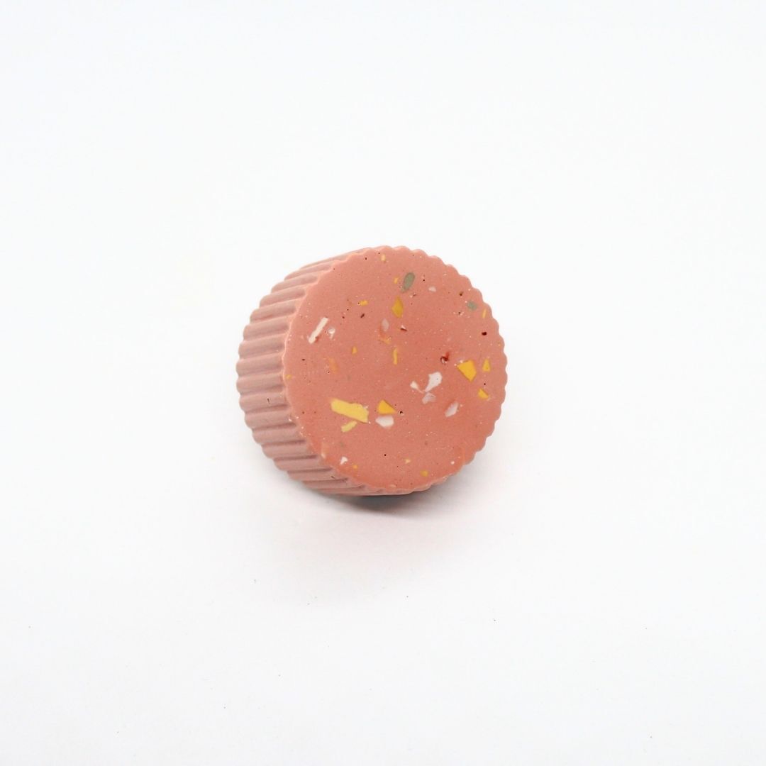 Bouton de meuble jesmonite terracotta terrazzo multicolore Twenty six by maison nou